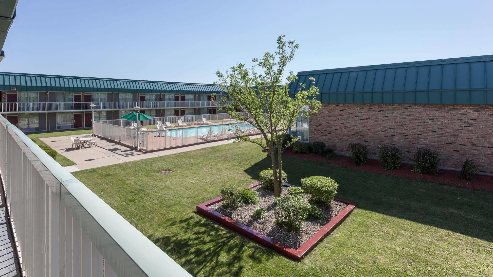 Red Roof Inn & Suites Dekalb Zewnętrze zdjęcie